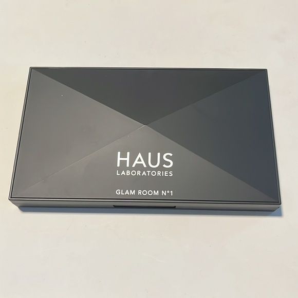 Haus Fame eye shadow palette. - Picture 2 of 3
